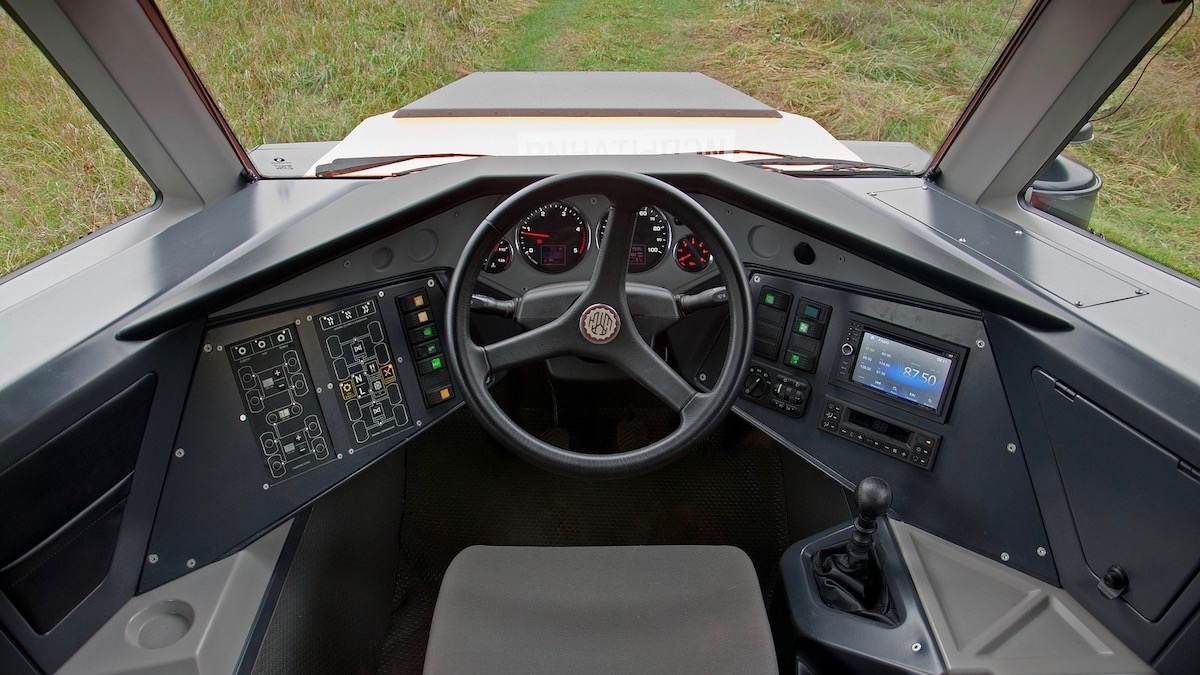 Полиция Дубая пересела на российские восьмиколёсные вездеходы