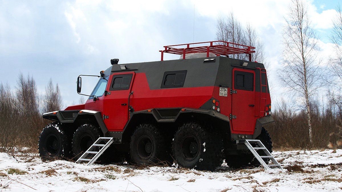 Полиция Дубая пересела на российские восьмиколёсные вездеходы