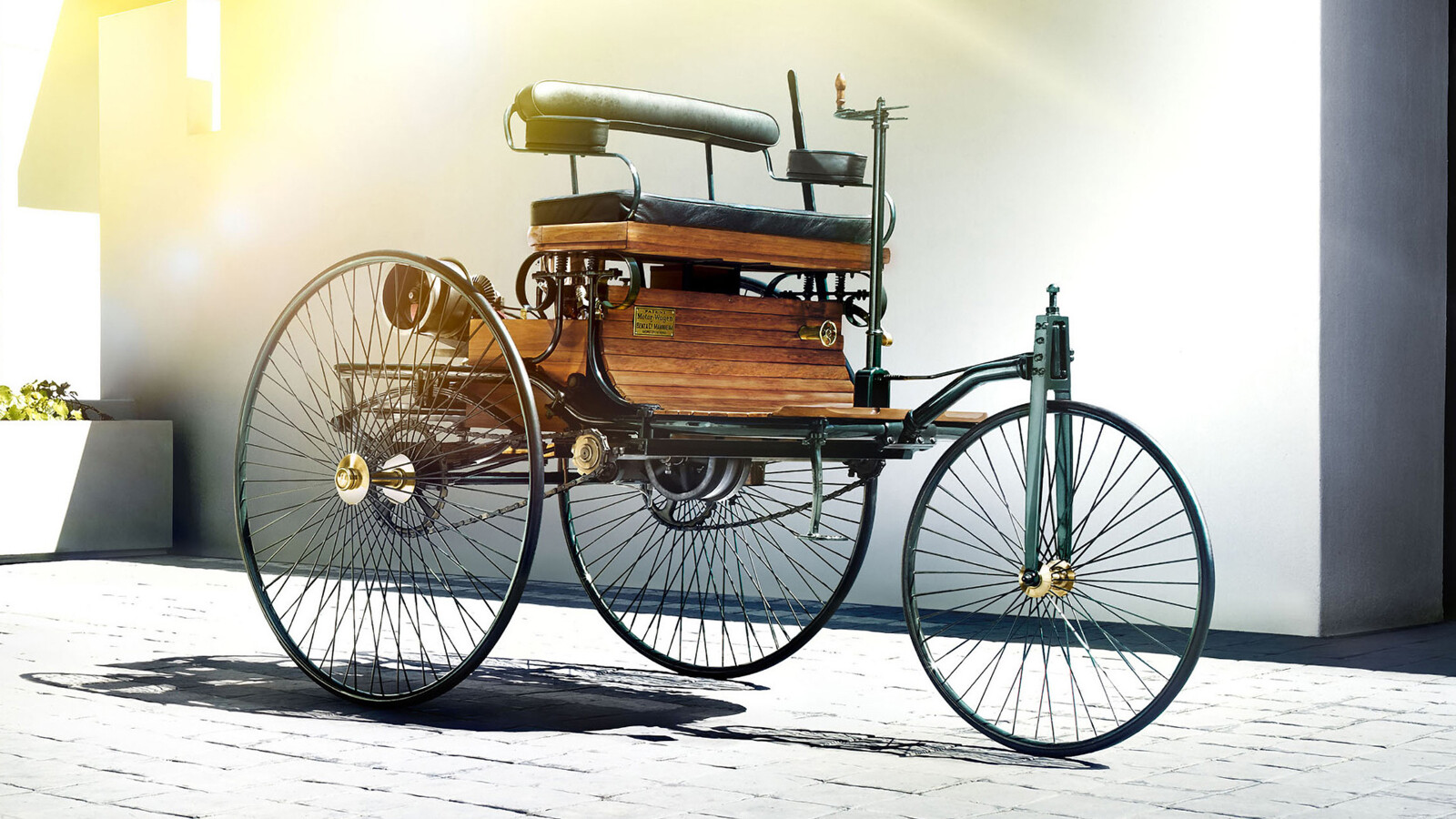Первый автомобиль в истории. Машина Benz Patent-Motorwagen. Mercedes-Benz Motorwagen (1885 г.).