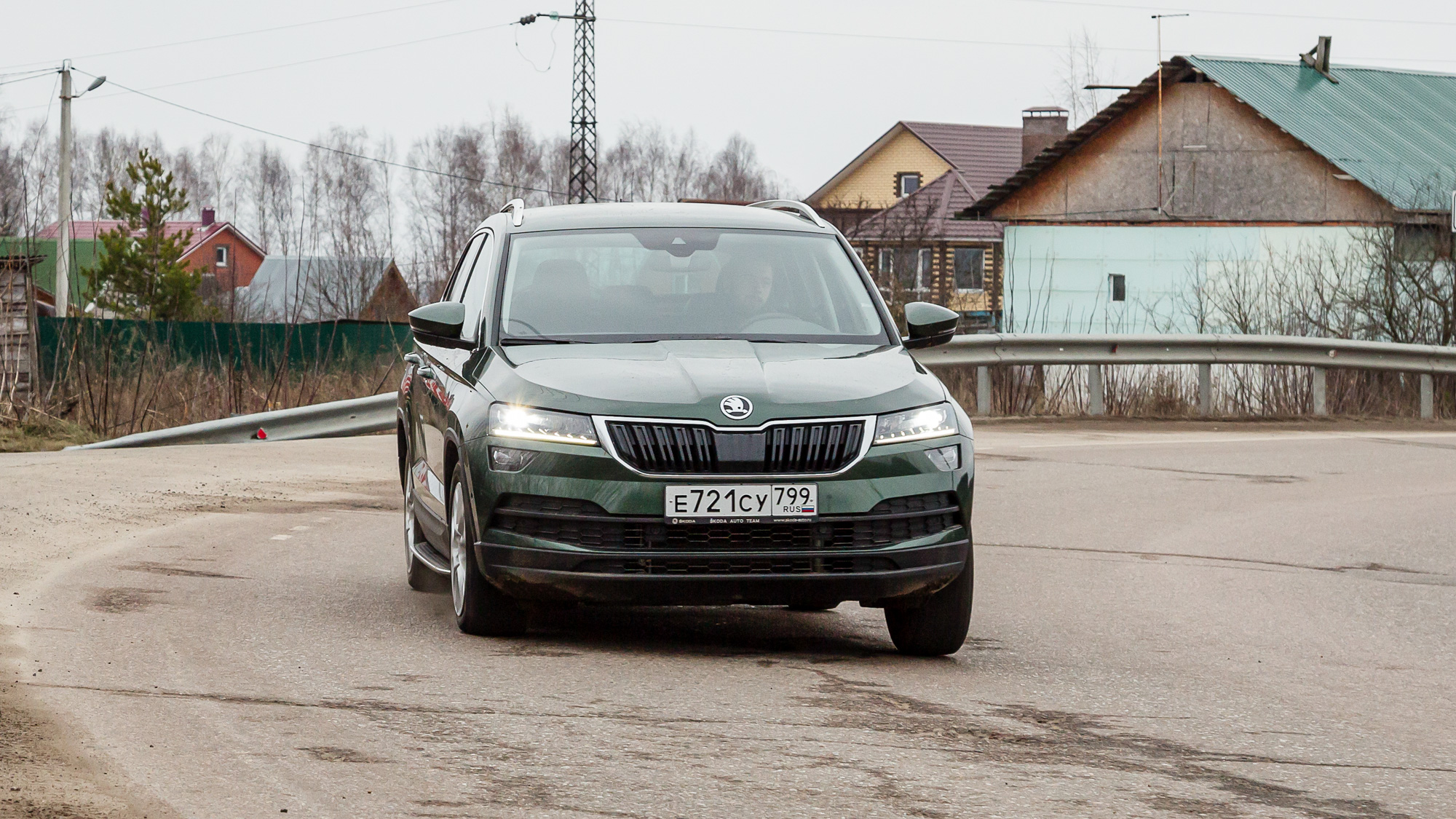Отрицательный демпинг: подробный тест Skoda Karoq