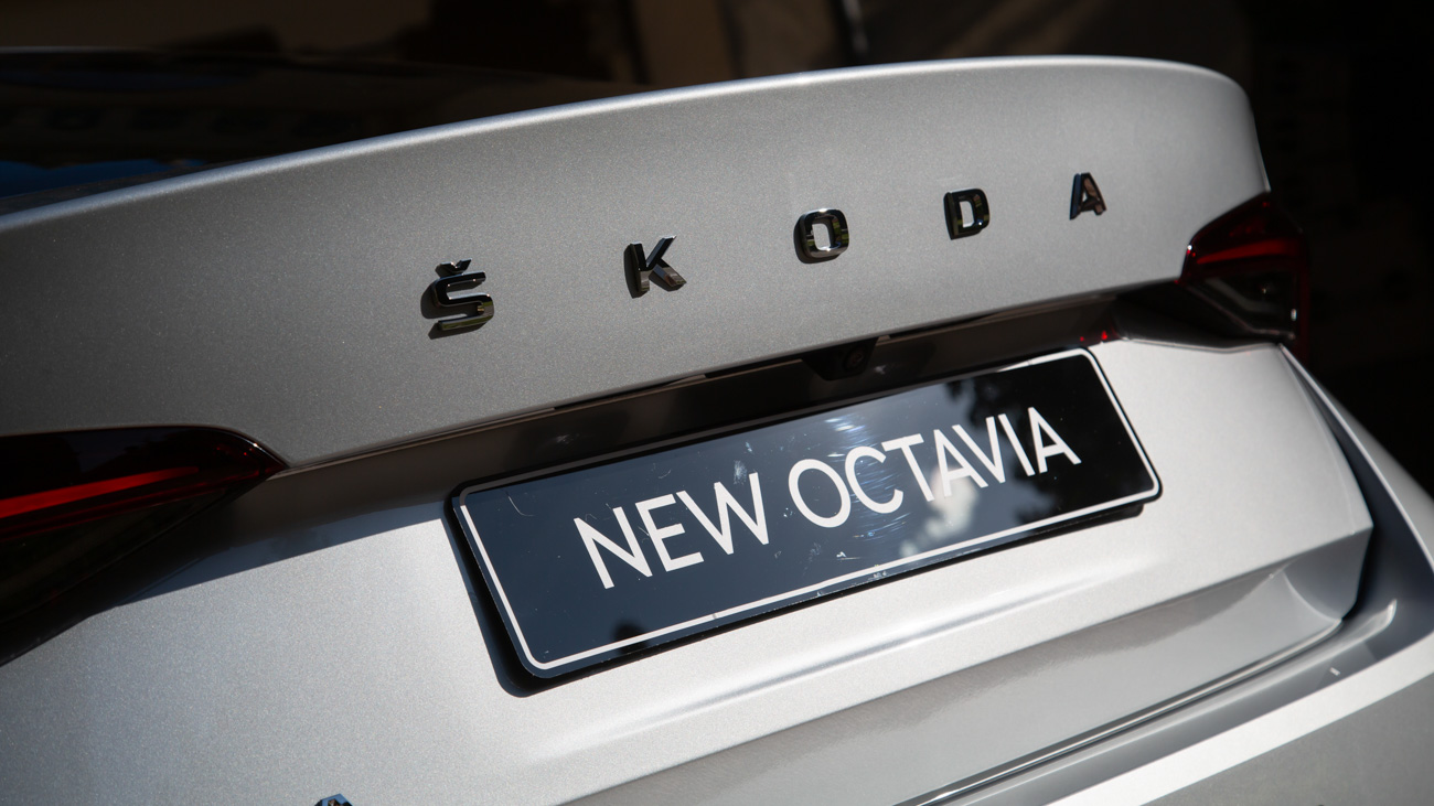 Перепрошилась: смотрим на новую Skoda Octavia и сравниваем со старой