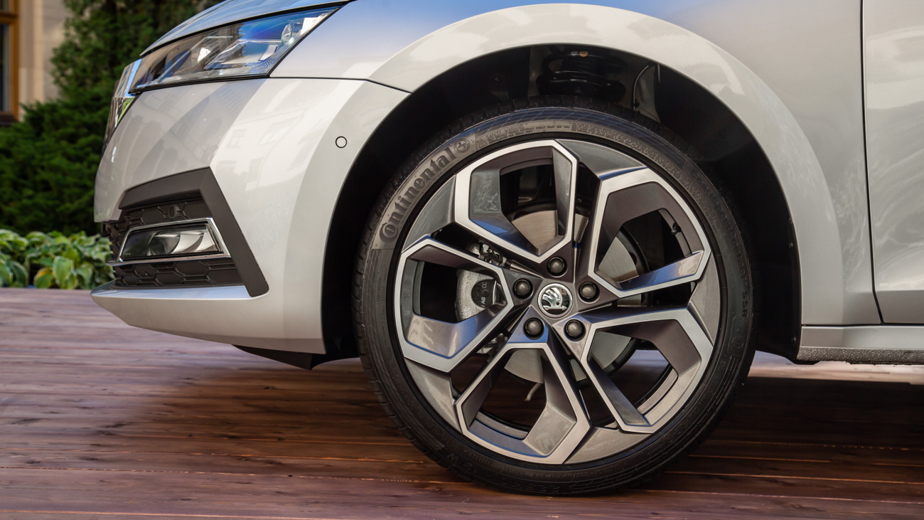 Перепрошилась: смотрим на новую Skoda Octavia и сравниваем со старой