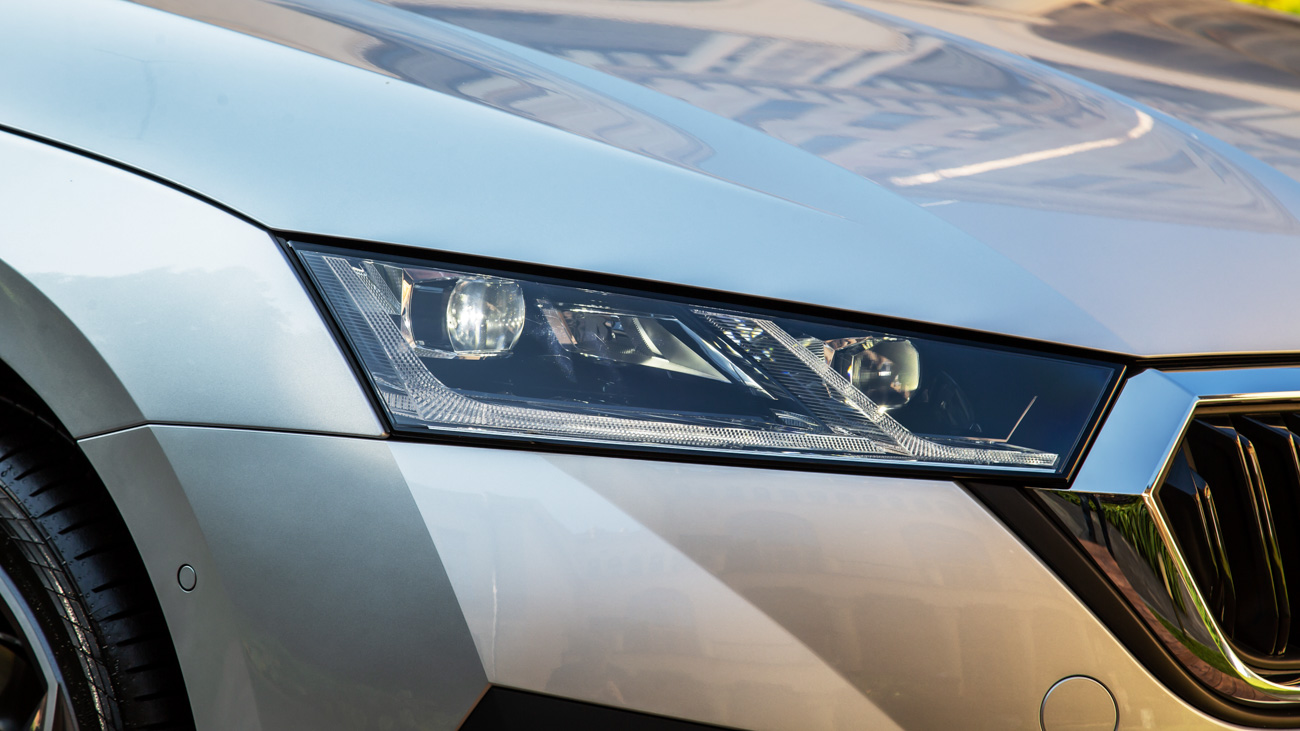 Перепрошилась: смотрим на новую Skoda Octavia и сравниваем со старой