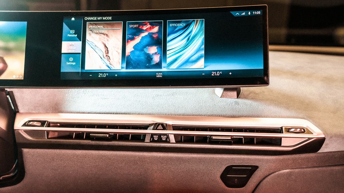BMW анонсировала новейший дисплей и iDrive нового поколения